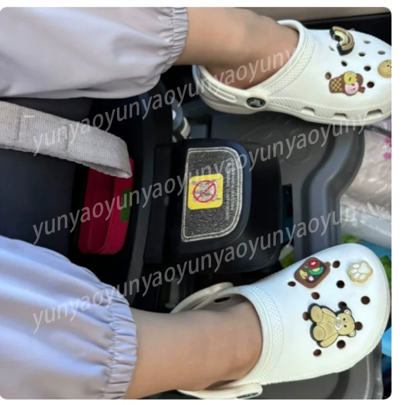 ポータブル折りたたみ式車用ベビーフットレストペダルユニバーサ - Travel Accessories With Baby のレビューと価格
